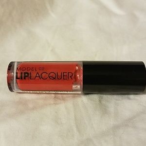 Model Co lip lacquer in the color socialite